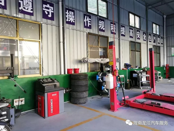 金錘鈑金，銀槍噴漆！龍江汽修值得信賴！