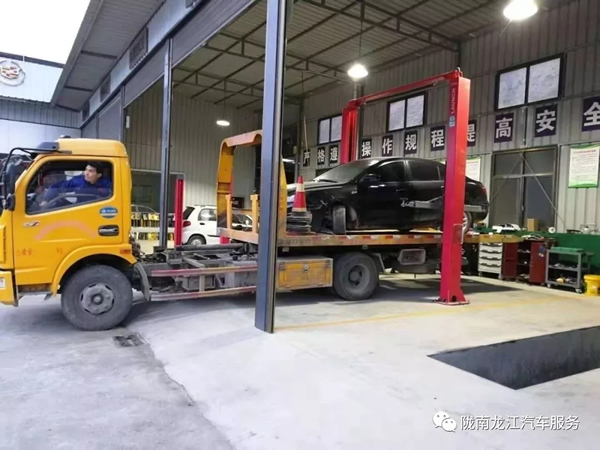 金錘鈑金，銀槍噴漆！龍江汽修值得信賴！