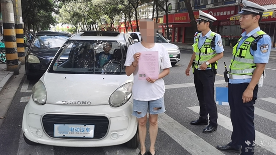 圖1：對情節(jié)輕微的車主，通過寫承諾書方式開展勸誡引導(dǎo).jpg